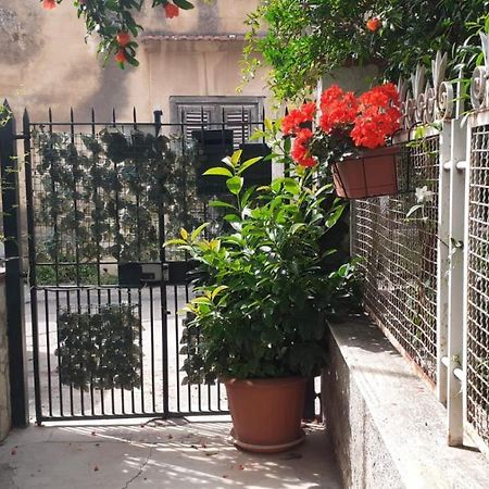 Charming Apartment In Mondello Palermo Exterior foto