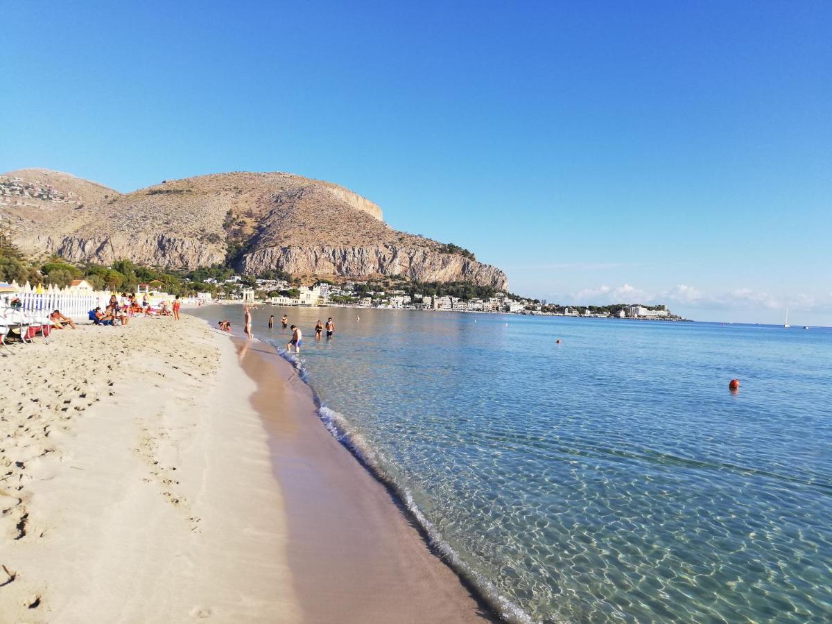 Charming Apartment In Mondello Palermo Exterior foto